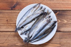 Корюшка жареная на сковороде - шаг 2