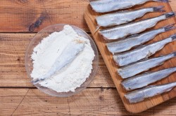 Корюшка жареная на сковороде - шаг 4