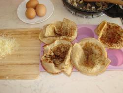 Корзинки из блинов с начинкой из морепродуктов - шаг 3