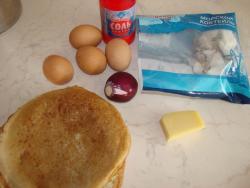 Корзинки из блинов с начинкой из морепродуктов - шаг 1