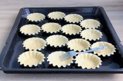 Корзиночки из песочного теста с начинкой - шаг 8 Корзиночки из песочного теста с начинкой - шаг 8