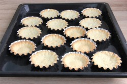 Корзиночки из песочного теста с начинкой - шаг 9 Корзиночки из песочного теста с начинкой - шаг 9