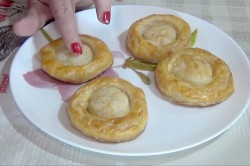 Корзиночки из слоеного теста с начинкой грибами