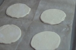 Корзиночки из слоеного теста с начинкой грибами