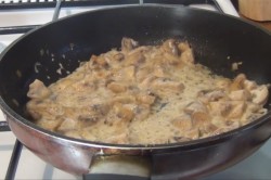 Корзиночки из слоеного теста с начинкой грибами