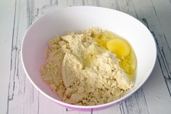 корзиночки с белковым кремом песочные