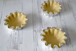 корзиночки с белковым кремом песочные