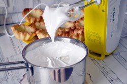 корзиночки с белковым кремом песочные