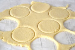 корзиночки с белковым кремом песочные