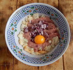 Котлеты с молоком и хлебом из фарша