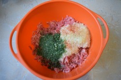 название картинки Котлеты из фарша с манкой