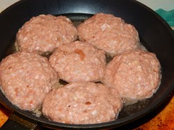 Котлеты из фарша свинины и говядины - шаг 5