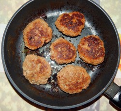 Котлеты из фарша свинины и говядины - шаг 6