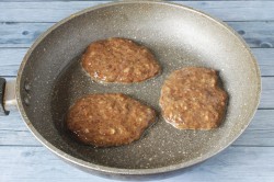 Котлеты из говяжьей печени - шаг 8