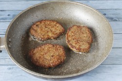 Котлеты из говяжьей печени - шаг 9