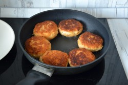 Котлеты из кальмаров - шаг 7 Котлеты из кальмаров - шаг 7