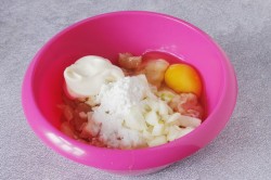 Котлеты из куриного филе рубленные с крахмалом и майонезом