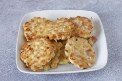Котлеты из куриного филе рубленные с крахмалом и майонезом