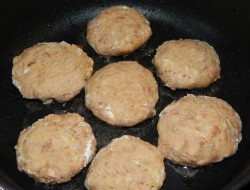 Котлеты из мясного фарша в духовке - шаг 7 Котлеты из мясного фарша в духовке - шаг 7