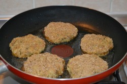 Котлеты из консервы сардины с рисом