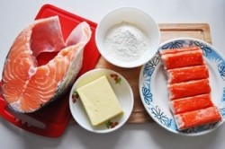 Котлеты из семги и крабовых палочек - шаг 1