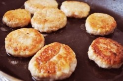 Котлеты из семги и крабовых палочек - шаг 5