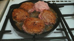 Котлеты жареные а потом запеченные с подливкой - шаг 6 Котлеты жареные а потом запеченные с подливкой - шаг 6