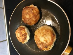 название картинки Котлеты куриные с сыром и шампиньонами
