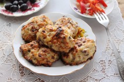 название картинки Котлеты с грибами и сыром в духовке куриные