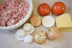 название картинки Котлеты с помидором и сыром в духовке