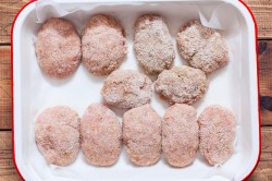 название картинки Котлеты в духовке как в садике