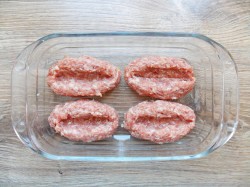 Котлеты из фарша в духовке с сыром - шаг 5