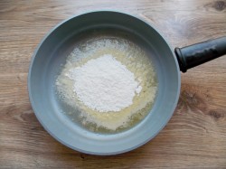 Котлеты из фарша в духовке с сыром - шаг 6