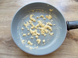 Котлеты из фарша в духовке с сыром - шаг 7