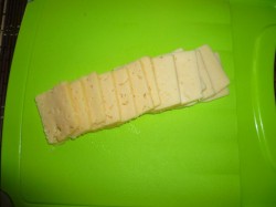 название картинки Котлеты в духовке с хлебом сыром и помидорами