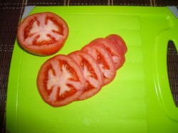 название картинки Котлеты в духовке с хлебом сыром и помидорами