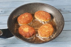 название картинки Рубленные котлеты, жареные в сухарях
