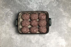 Котлеты в томатном соусе в духовке