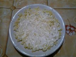 Слоеный салат с крабовыми палочками