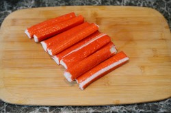 название картинки Крабовый салат с кукурузой классический без риса