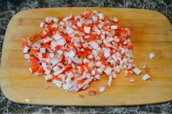 название картинки Крабовый салат с кукурузой классический без риса