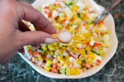 название картинки Крабовый салат с кукурузой классический без риса