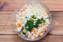 Крабовый салат классический без кукурузы