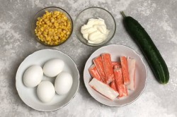 название картинки Салат крабовый классический с кукурузой