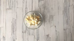 Крабовый салат с плавленым сыром