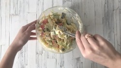 Крабовый салат с плавленым сыром