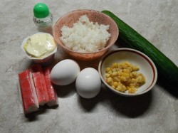 название картинки Крабовый салат с рисом и огурцом