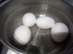 Крабовый салат с сухариками рисом яйцами