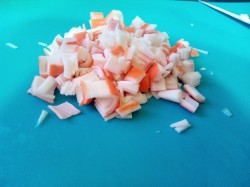 Крабовый салат с сухариками рисом яйцами