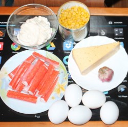 название картинки Крабовый салат с сыром